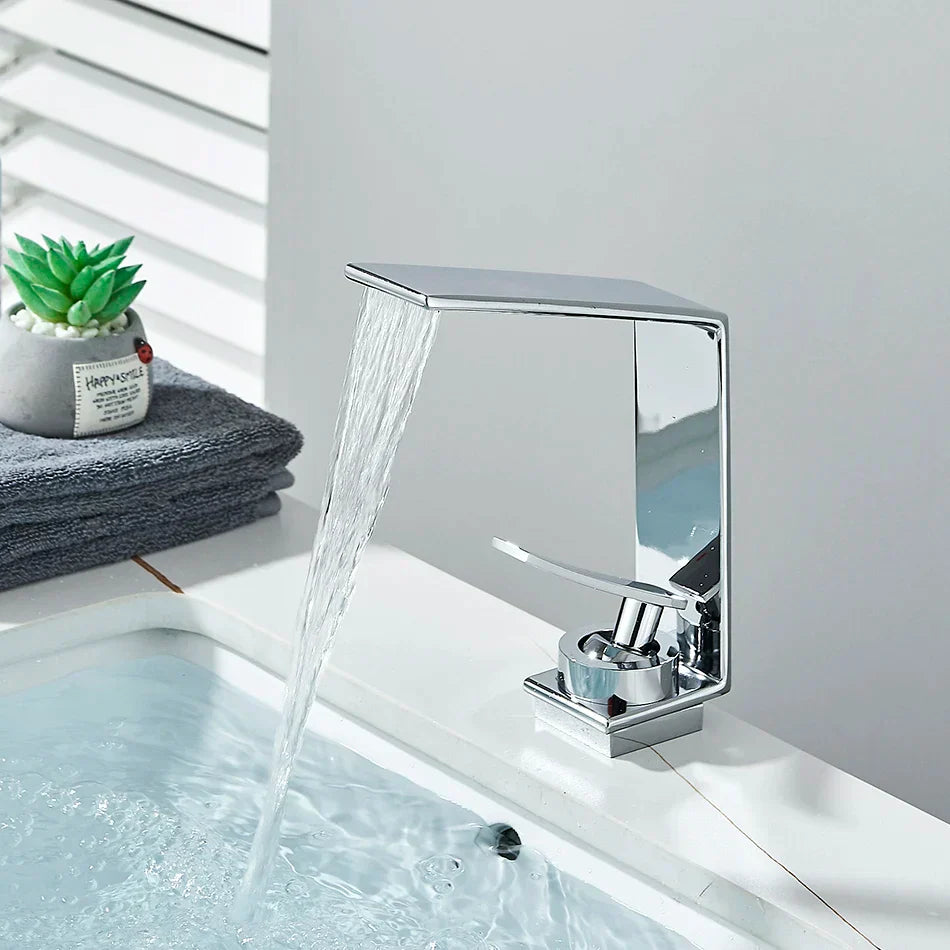 Robinet Lavabo Design Effect Cascade en Chrome